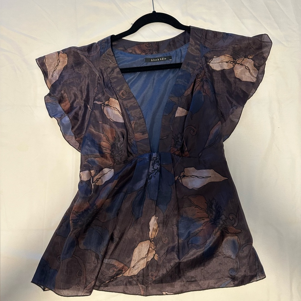 BLACK HALO 100% silk floral short sleeve top
